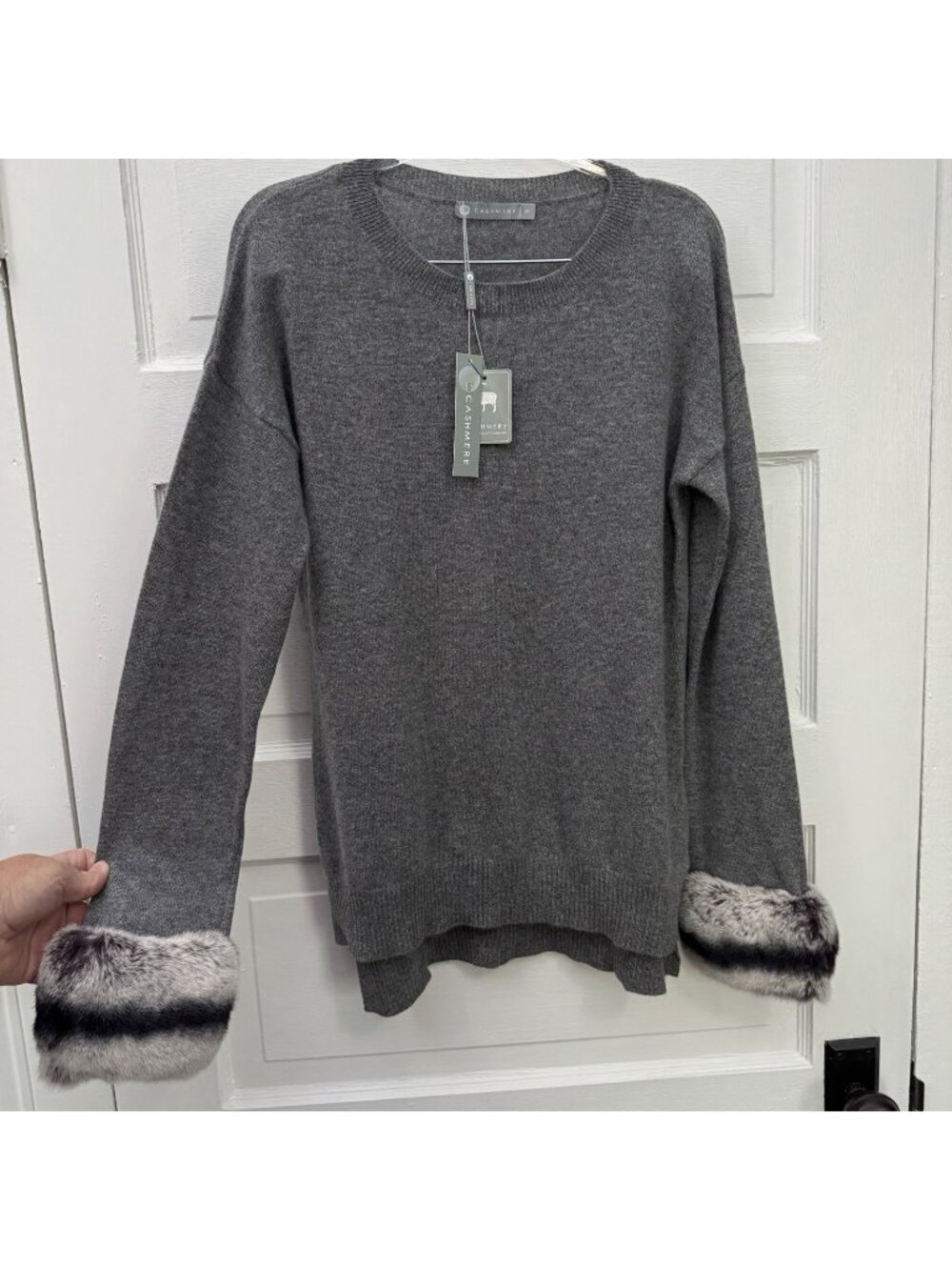 NWT in CASHMERE M Gray 100% Cashmere Sweater Rex Rabbit Fur Cuffs